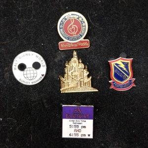 Disney pins